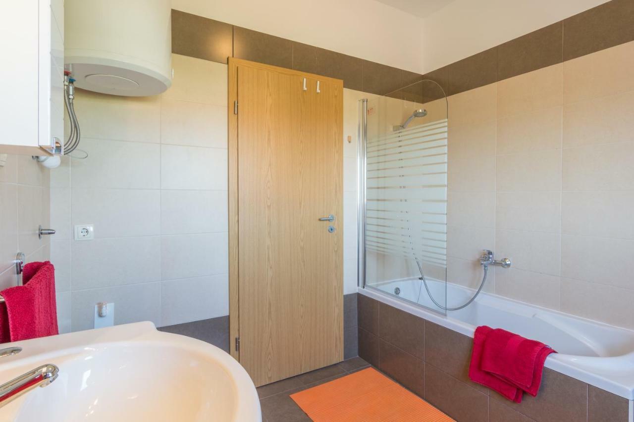 Apartments Lotus Sukošan Екстериор снимка