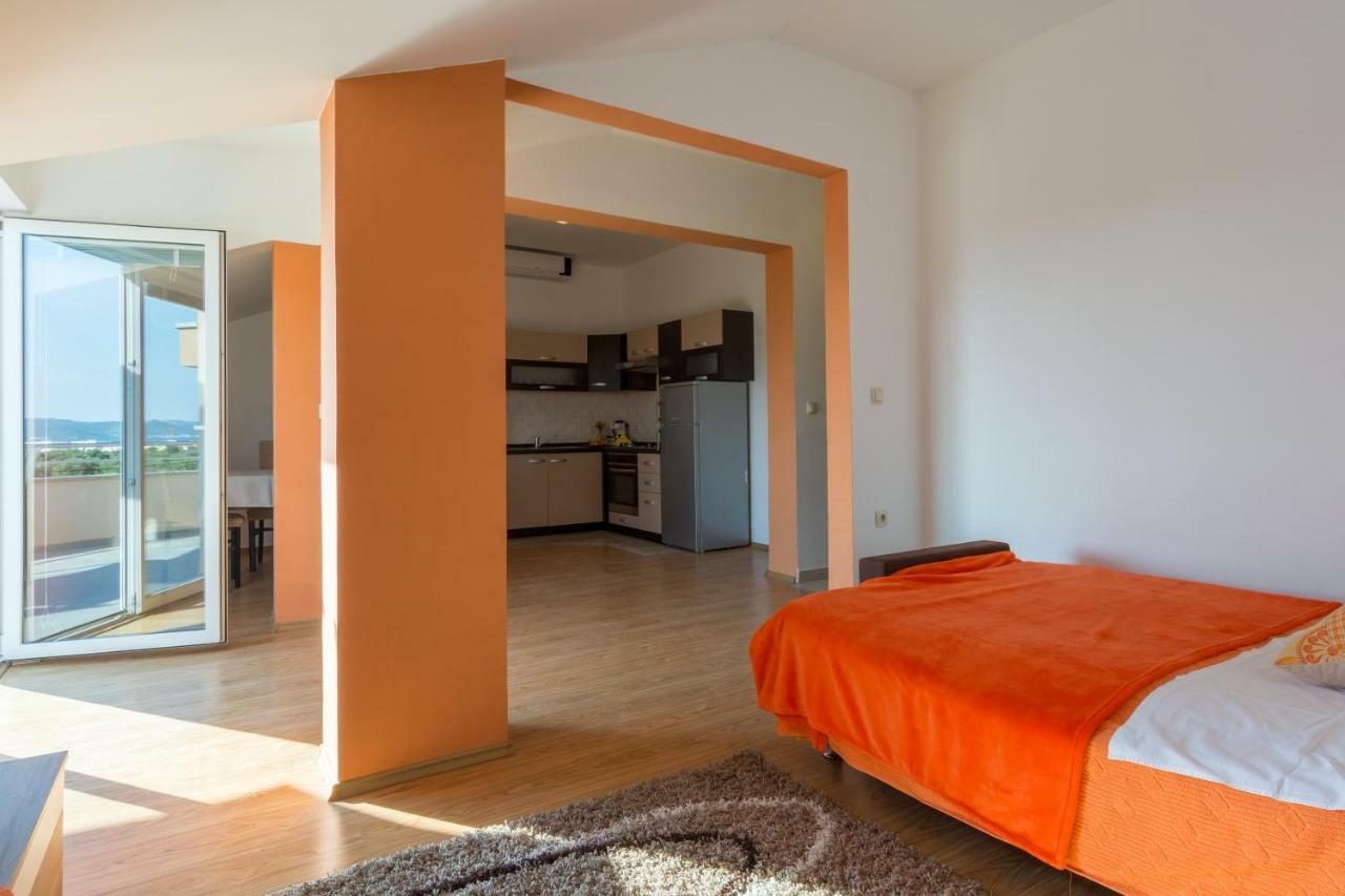 Apartments Lotus Sukošan Екстериор снимка