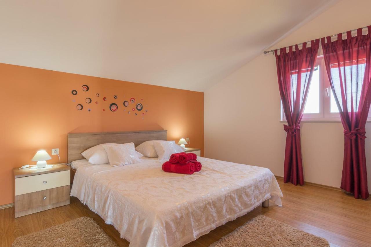 Apartments Lotus Sukošan Екстериор снимка