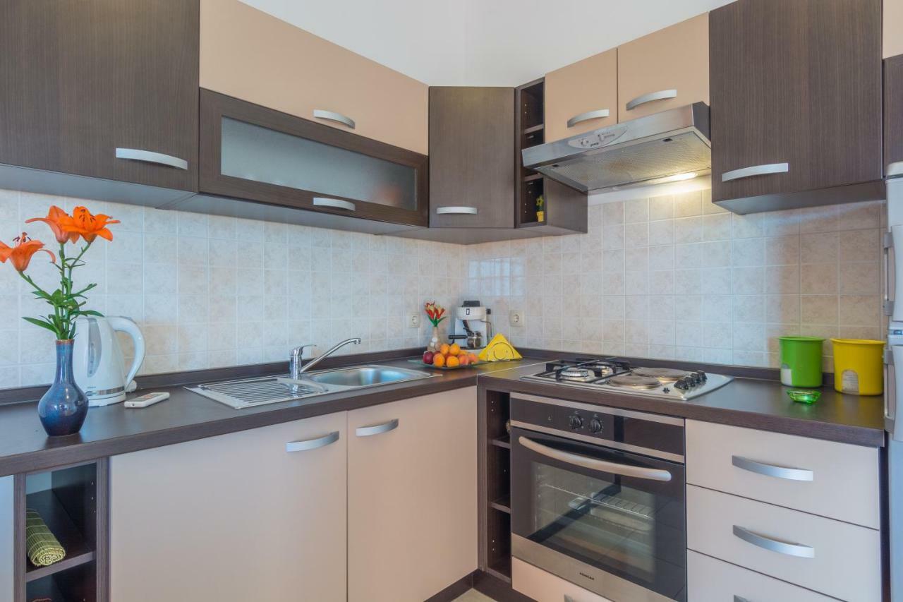 Apartments Lotus Sukošan Екстериор снимка