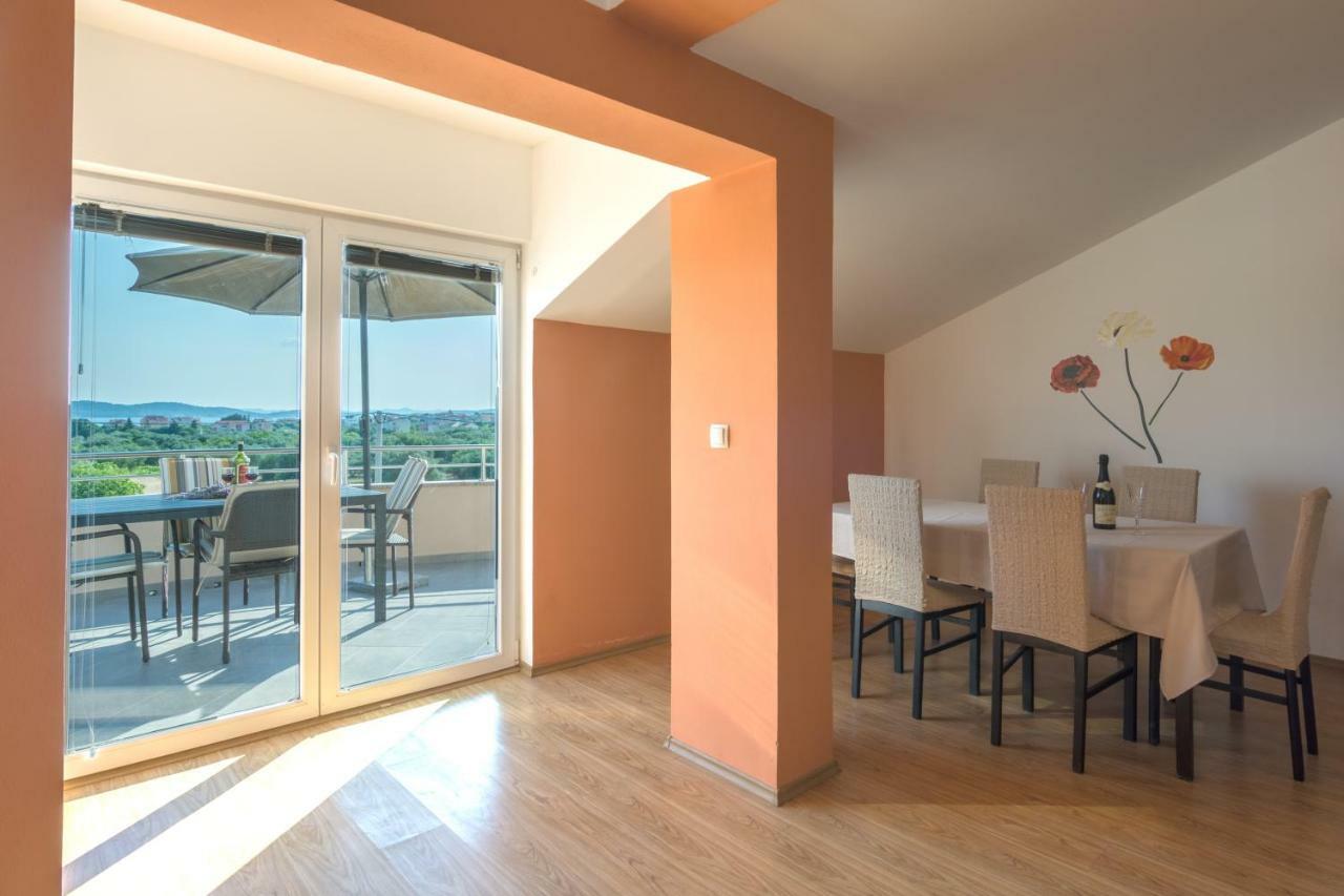 Apartments Lotus Sukošan Екстериор снимка