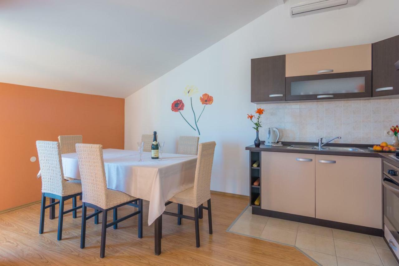 Apartments Lotus Sukošan Екстериор снимка