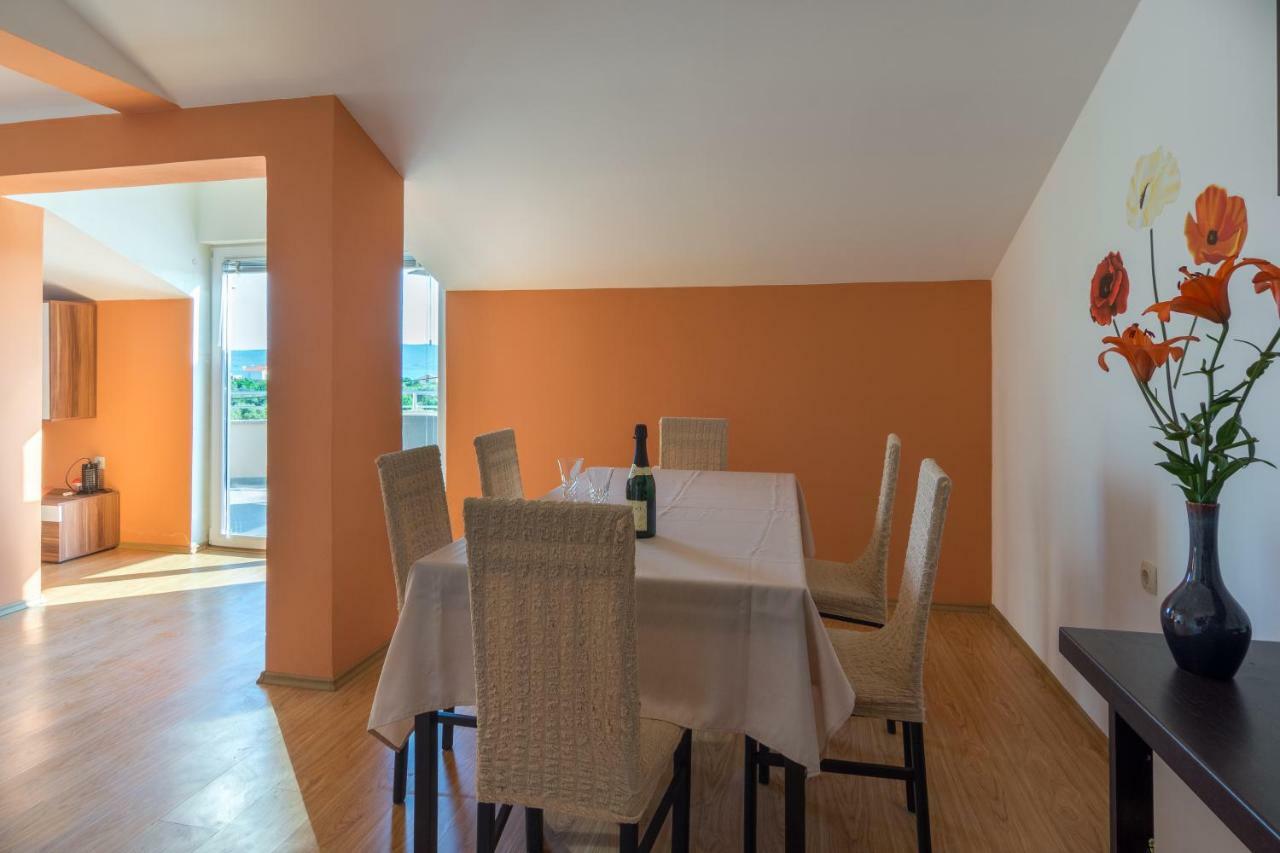 Apartments Lotus Sukošan Екстериор снимка