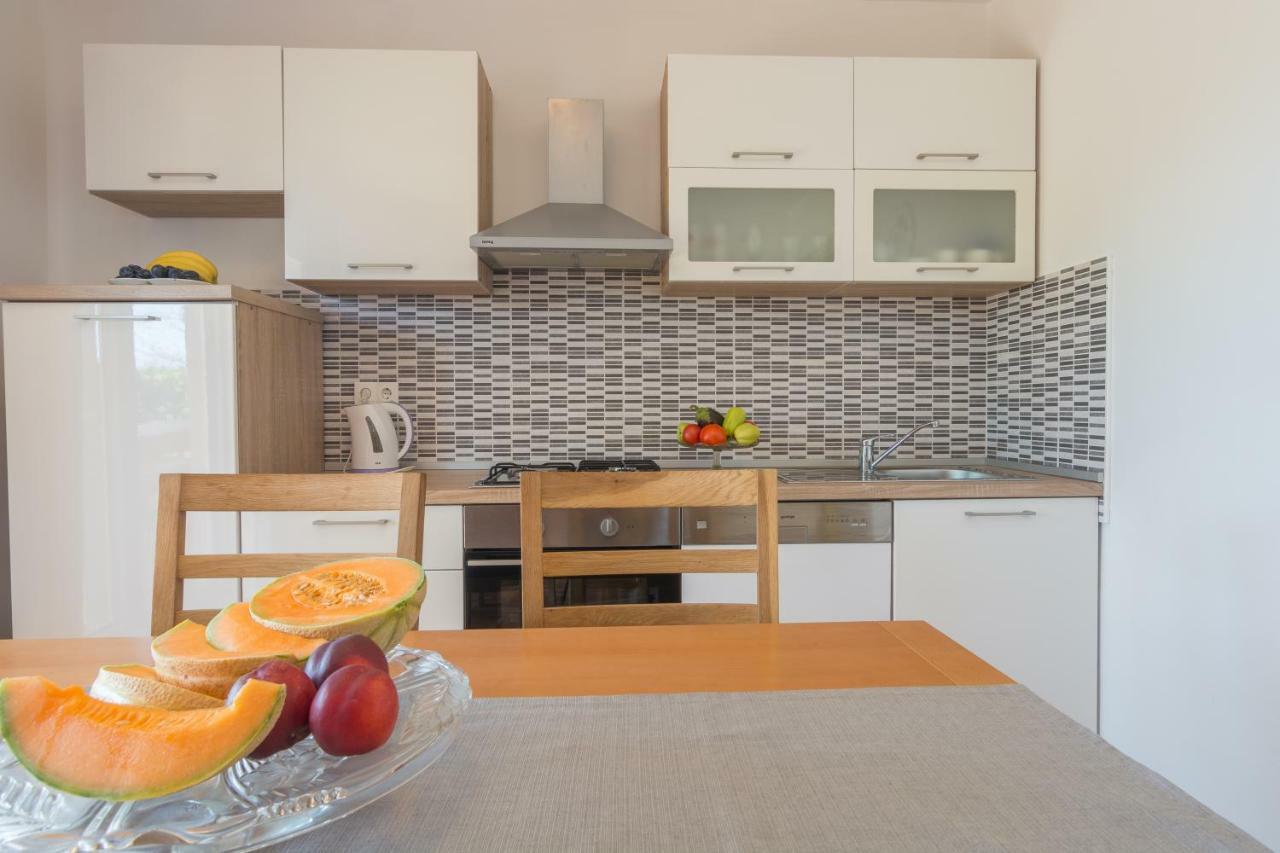Apartments Lotus Sukošan Екстериор снимка