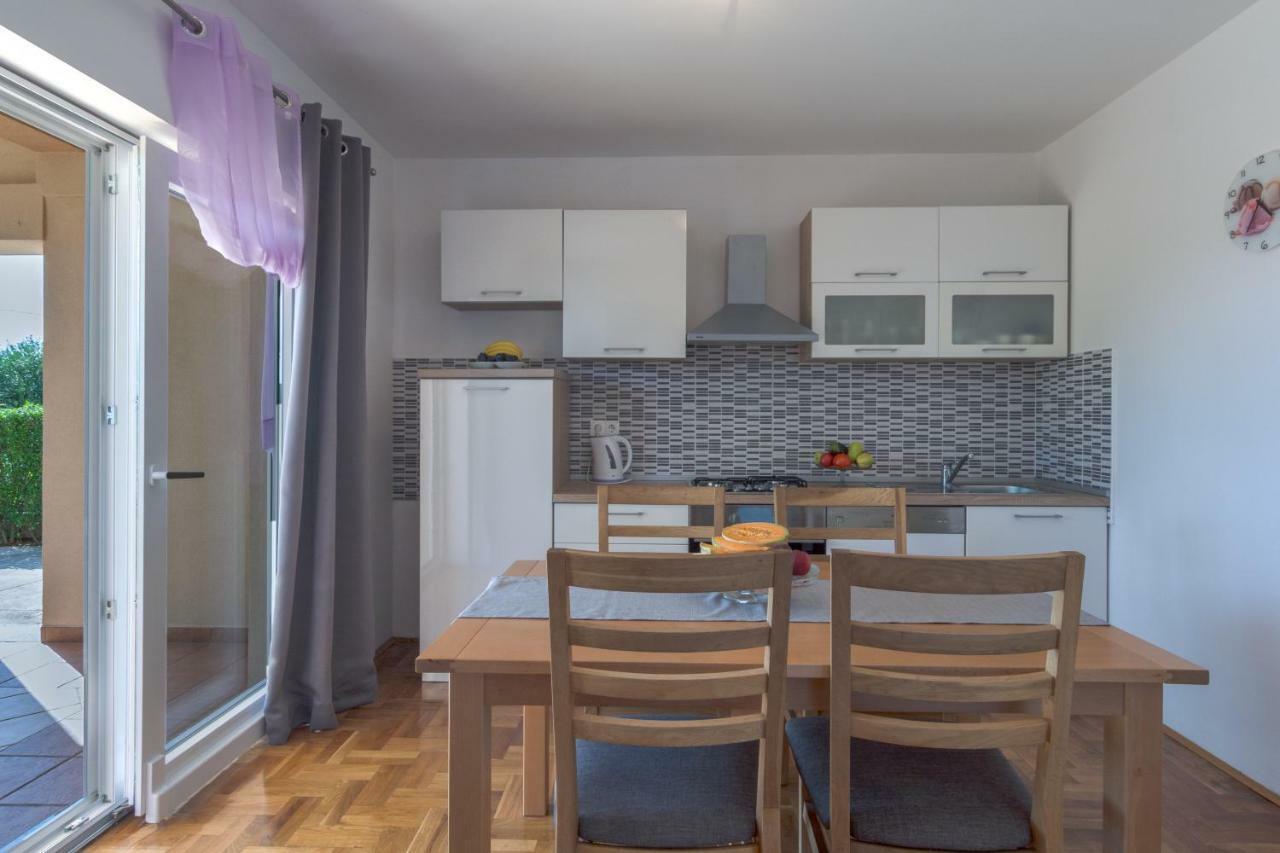 Apartments Lotus Sukošan Екстериор снимка
