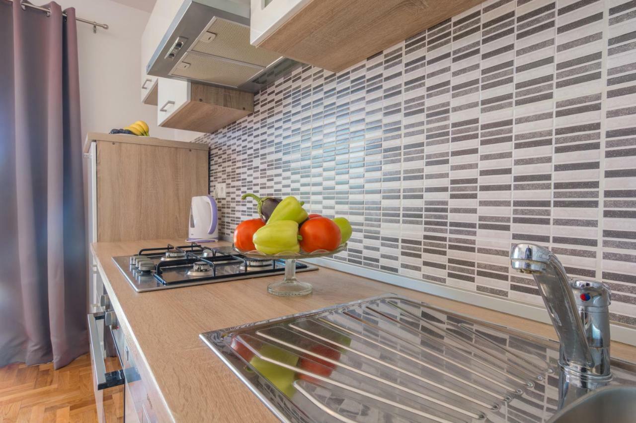 Apartments Lotus Sukošan Екстериор снимка