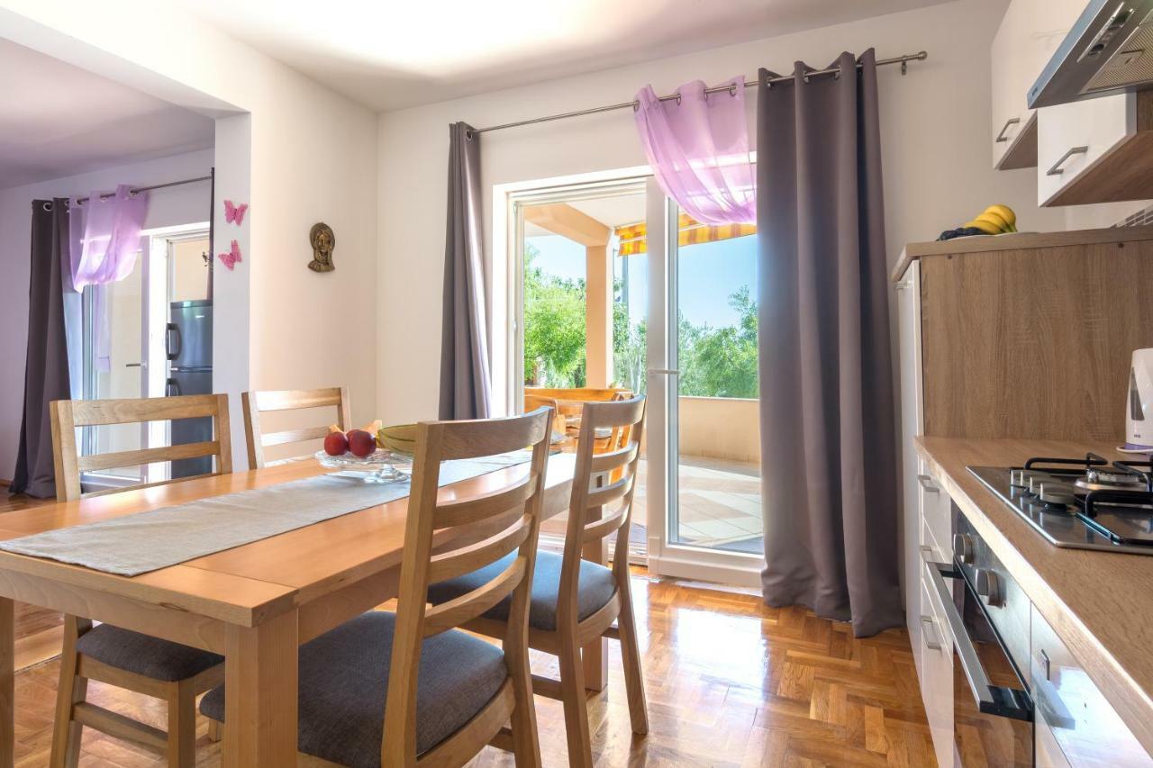 Apartments Lotus Sukošan Екстериор снимка