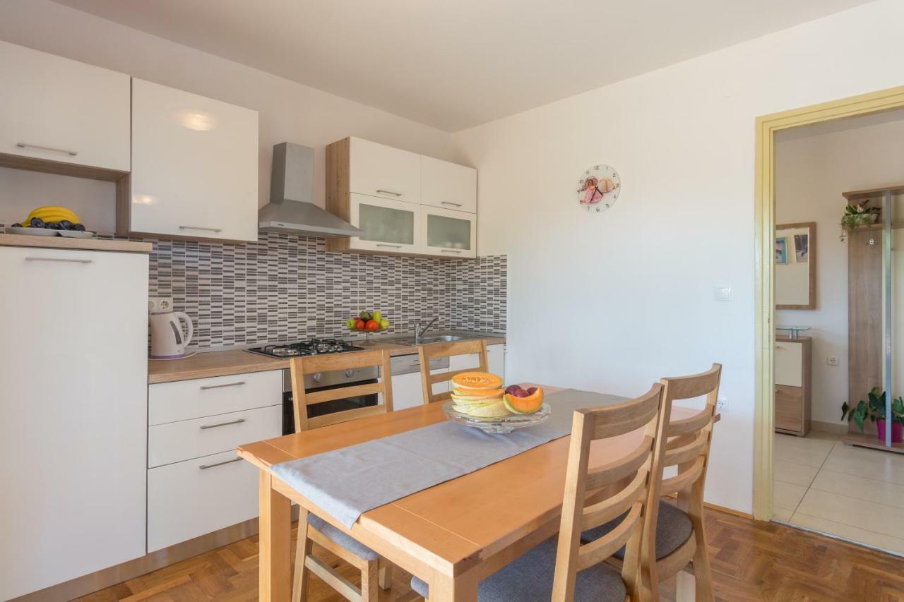 Apartments Lotus Sukošan Екстериор снимка