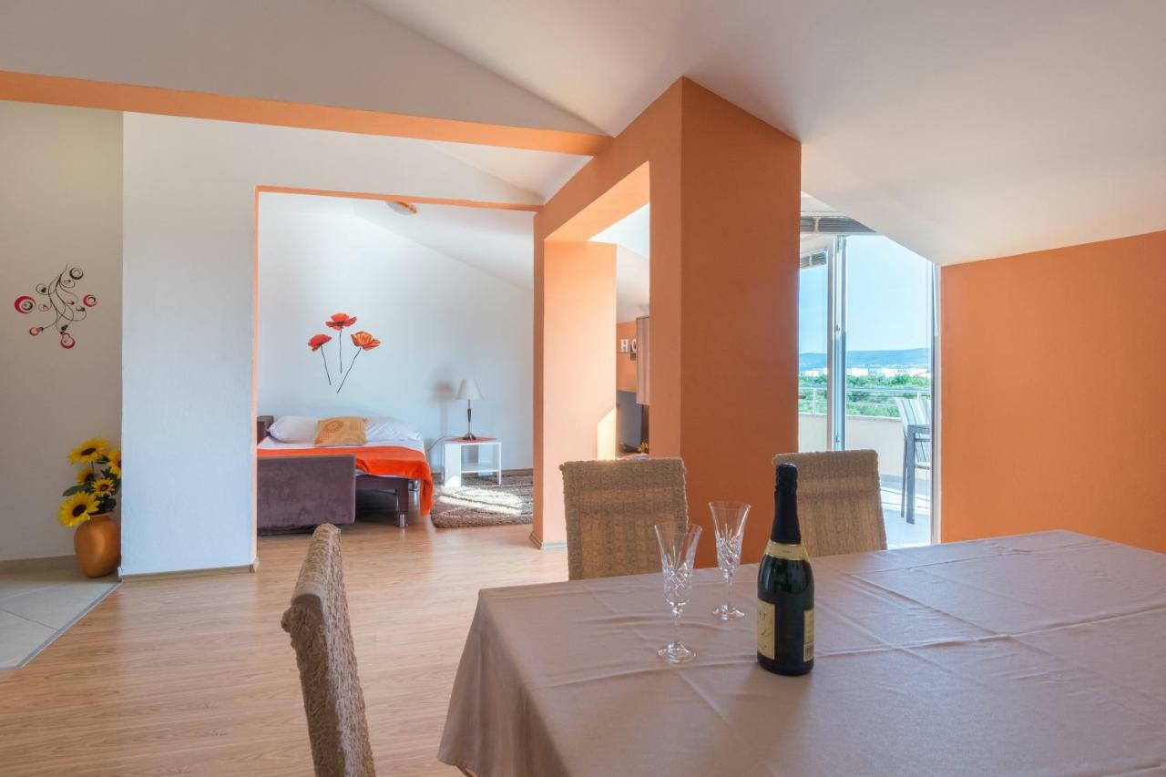 Apartments Lotus Sukošan Екстериор снимка