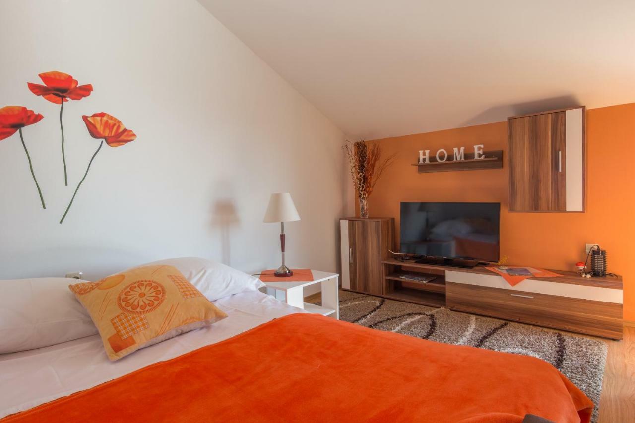 Apartments Lotus Sukošan Екстериор снимка