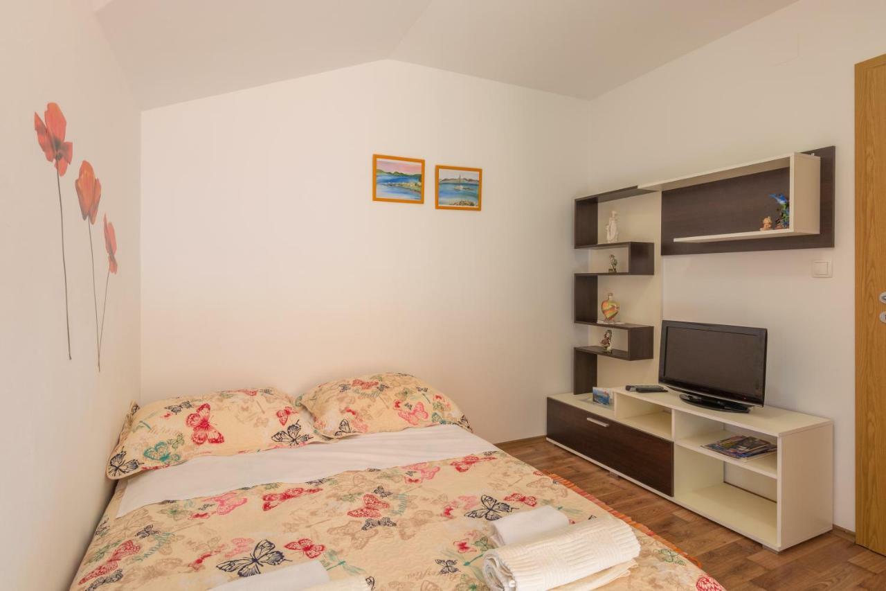 Apartments Lotus Sukošan Екстериор снимка