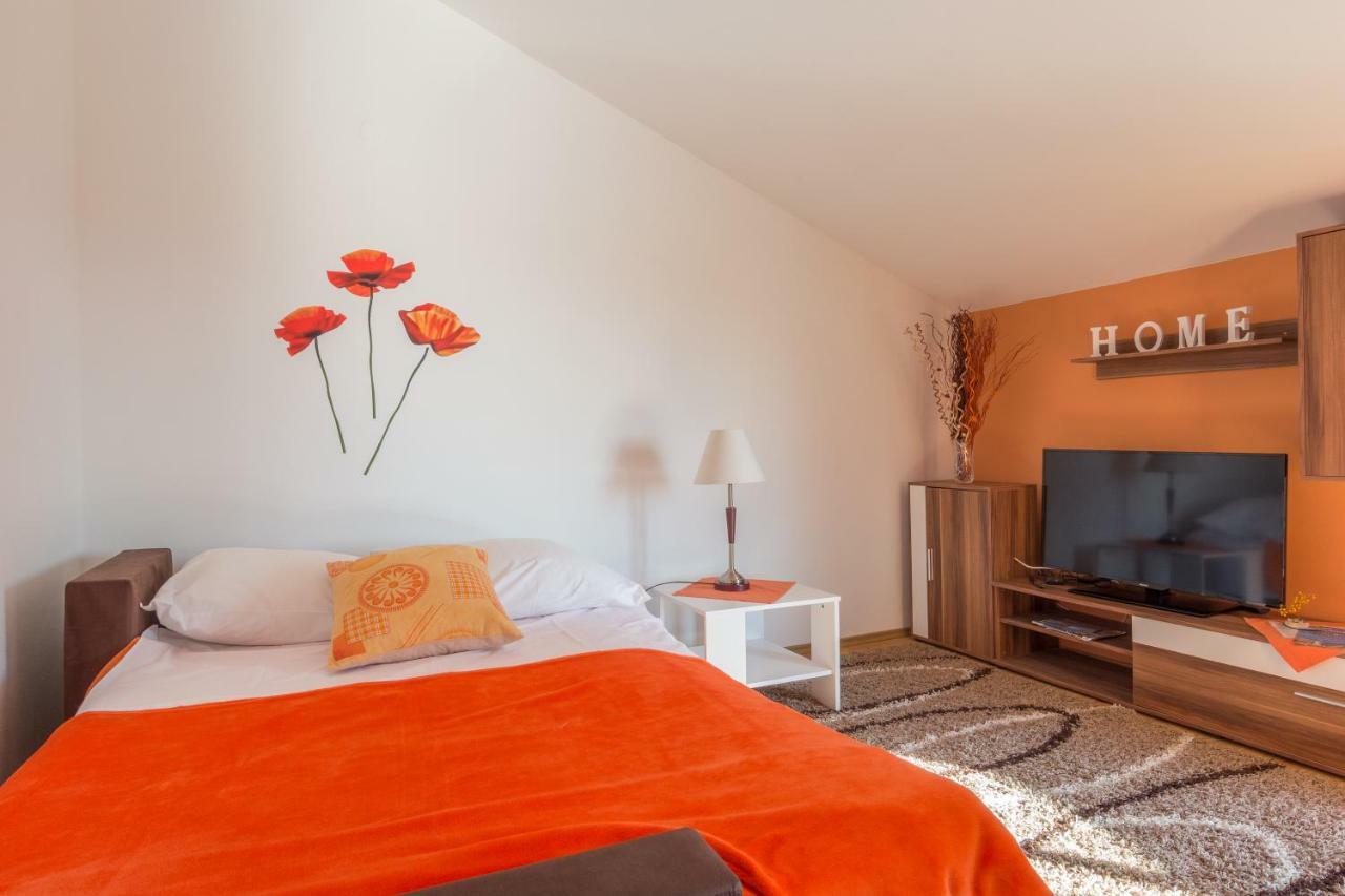 Apartments Lotus Sukošan Екстериор снимка