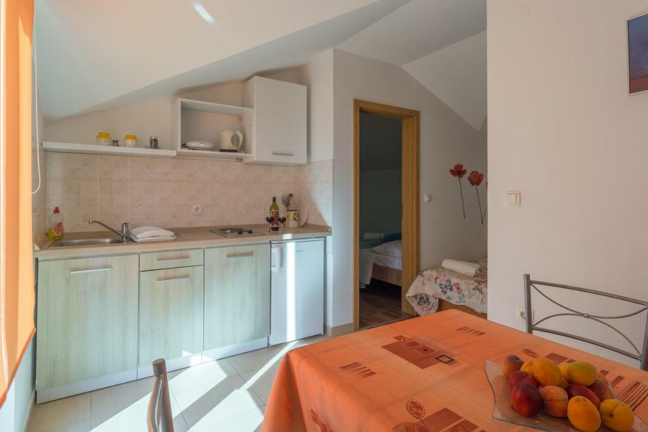 Apartments Lotus Sukošan Екстериор снимка