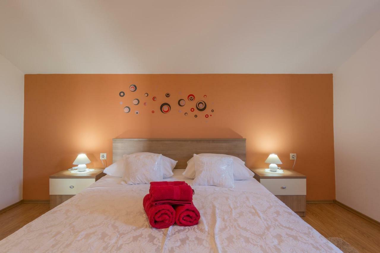 Apartments Lotus Sukošan Екстериор снимка