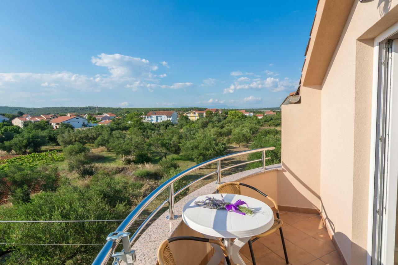 Apartments Lotus Sukošan Екстериор снимка
